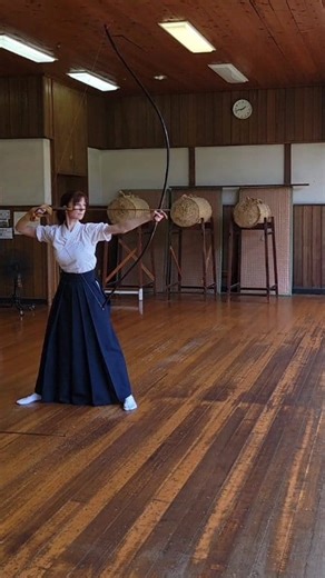 38K views · 1.6K reactions | antique bow test An urushi lacquer...