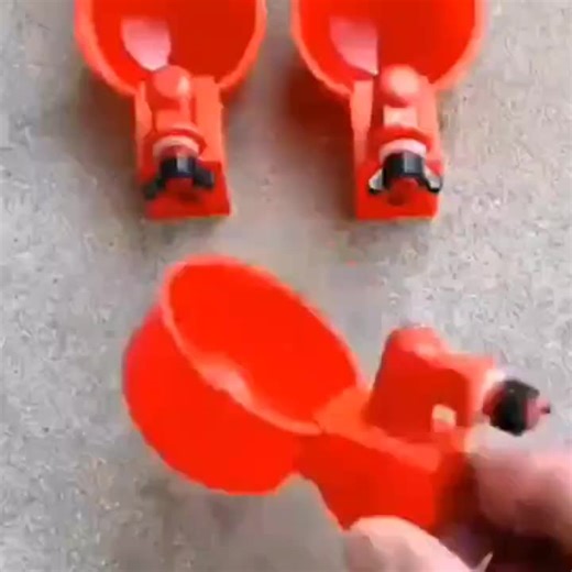 video, Automatic Chicken Waterer, Easy To Flow Chicken Waterer, Windproof & Leakproof Poultry Wat...