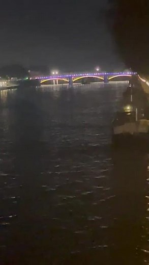 Meuse Liège : Belle vue du Pont Atlas à Liège de nuit.