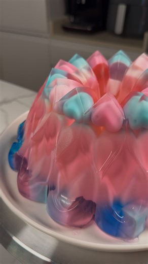 Kate Yamyam on Instagram: "easy no bake cotton candy jelly dessert 🩷🩵🩷 _____________________________________ please follow & share for more jelly content 💕 @kateyamyam . . . . #asmr #dessert #jelly #jellycake #sweet"