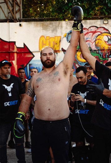 Daraio Matías vs Ponce Tadeo | Round 1 Bienvenidos a La Manada 🐆 Un formato único de boxeo callejero 🥊 que lleva la acción a las locaciones más espectaculares y fuera de lo común. 🌍 Este formato nació para popularizar el deporte y darles a los peleadores la oportunidad de brillar 🌟 como nunca antes. ¿Estás listo para unirte a esta manada de guerreros? 🔥💪 #Boxeo #Knockouts #ArtesMarciales #Deporte #pelea