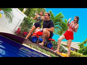 LUCCAS NETO SE DIVERTE NA PISCINA EM CASA