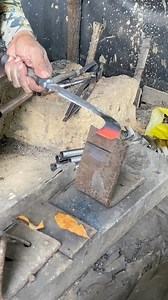 rubber tapping farming tools made in the traditional way #blacksmith #blacksmithtraditional #ironwork #process #america #budayaindonesia | Husnawati Husnawati