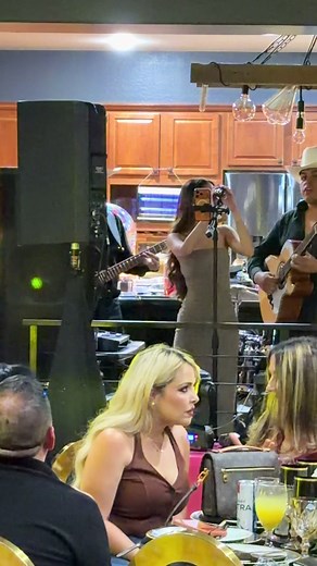 Roldanstop (@roldanstop)’s video of alisson cantando