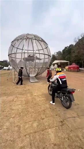 😰 Lihat! Karena tergiur uang lebih, pengendara motor ini malah kena akibatnya