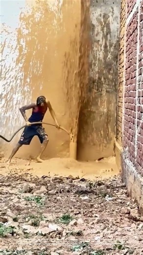 Mud-slinging Mastery: How Farmers Strengthen Foundations the Old-School Way