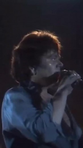 4.5K views · 2.9K reactions | Als de eerste tonen van ‘Het Laatste Rondje’ ingezet worden, dan weet je dat een gezellig avondje op pad, voorbij is.  Ahoy 29 september 1984 #andrehazes | André Hazes | Facebook