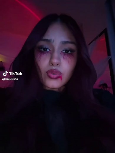 Quick & Easy Vampire Makeup Tutorial for Halloween