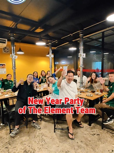 The Element Family's New Year Party .... 🎇🥳 #theelementstaffs #bangkok #thailand #worklife #job #staffs #TheElementShopFamily #TeamWorkMakesTheDreamWork #teams #trend #dance #newyear #CelebrationNight #newyearparty