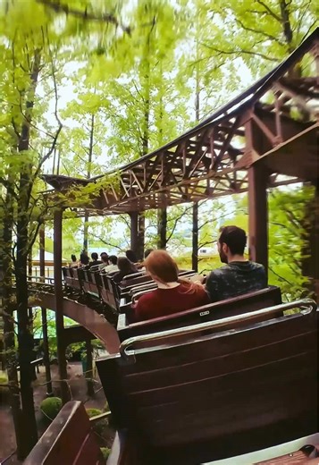 Still in operation since 1966 ! Jet Coaster (ジェットコースター) is the park’s oldest coaster and offers a sweet promenade in the heart of Nagashima Spa Land 🇯🇵 #rollercoaster #ジェットコースター #nagashimaspaland #amusementpark #japan