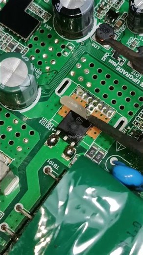 Soldering Hack: Removing Tiny SMD Components just use a soldering iron
