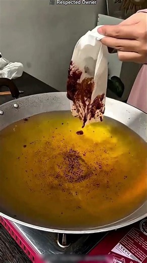 Japanese Cooking Oil Cleaning Trick You Probably Didn’t Know! 🤯🇯🇵