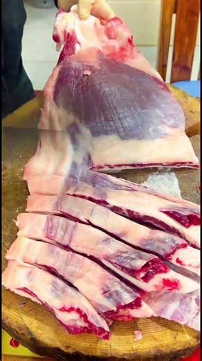 🥩 Perfectly Sliced: The Art of Meat Butchery!