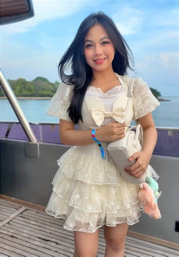 Outfit Check di Boat Trip: Kenangan Tahun Lalu