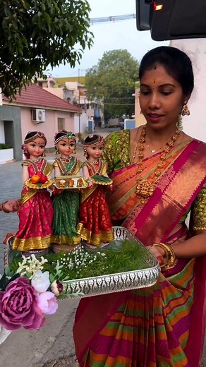 Sangeetha Umasakthi on Instagram: "Plate decor @shalini_shalu_decors MY Brother's Pre engagement plant decor | uruthivaarthai function 400/- per basket including decoration ✅ fruits nuts and chocolate amount separate it’s depends upon their choice Ezhuthingal seer 10 Theme plates -8000/ full set return base ✅ 10” small plates available ✅ 900/- per plate 12” big plates available ✅ 1000/- per plate Plates stand available ✅ Floor mat available ✅ Kuthuvilakhu rental available ✅ Pre booking must for 