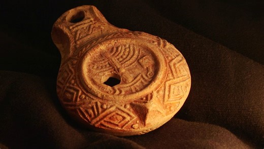 Rare 1,700-Year-Old Oil Lamp With Temple Symbols Found In Jerusalem