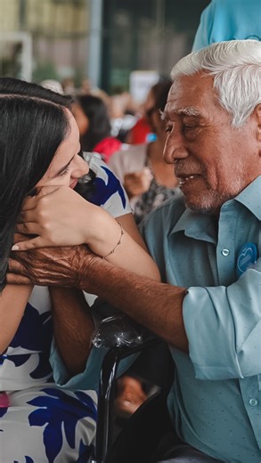 Blanca López on Instagram: "Mientras algunos pretenden debilitar la autonomía y ejecución de los GADs, así trabajamos en #Guayaquil, acercando servicios municipales a los barrios. La realidad es clara: los gobiernos locales trabajan y suplen la falta de gestión nacional."