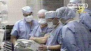 Kali Pertama Pencangkokan Jantung Buatan Berhasil