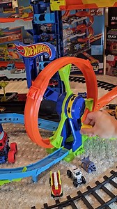 Watch it speed through a loop and two curves again and again!🏎 With Hot Wheels Rapid Launch & Loop Playset and you can crank up the excitement by adding more cars to create the epic crash www.bingo.eg #Hotwheels #bingo #Egypt | Bingo