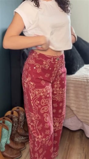 The absolute cutest paisley print barrel jeans #paisleyjeans #barreljeans #tiktokshopcreatorpicks