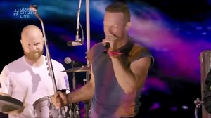 Coldplay canto "My Universe" durante su presentación en vivo en Global Citizen Live. Y en la pantalla se mostró un video de BTS cantando "My Universe" también 🪐💜 Hermoso 🥺💜 Flore ★~ | BTS Traducciones al Español