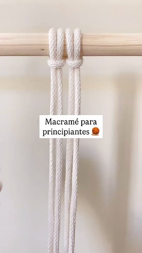 Para aprender todo sobre el Macramé no necesitas tener experiencia o haberlo practicado antes… solo basta que quieras aprender ✨🧶 Sígueme para que no te pierdas todos los videos y tutoriales que tengo para ti 🫶🏻🥰 #macrame #macrameparaemprender #emprendimiento #tejidos #manualidades #macramelovers | Macramé Para Mujeres