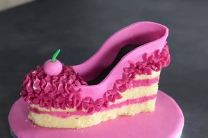 Shoes cake By: Cakes Paradise | MetDaan Cakes