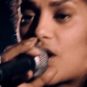 “Natasja har efterladt sig en meget stor arv, og det synes jeg skal leve videre” ❤️ Kirstine Saad, Natasjas mor, fortæller om at skulle opleve musikforestillingen NATASJA om sin datters liv og musik 🎭🎶 Mere om forestillingen: lionmusicals.dk/natasja | Live Nation Denmark