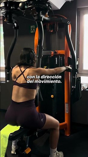 Learn how to correctly perform rear raises on a machine #deltoids #shoulders