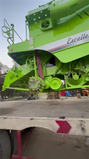 Balkar self Combine loading on trailer for delivery customer side #balkarcombine #shorts