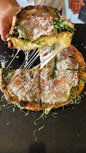 20K views · 11K reactions | Pizza Furada de Couve com Parma ✂️ #pizza #pizzatime #pizzalover #cheese #asmr | Philippe's Pizza | Facebook