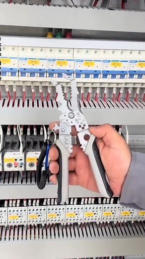 Crimping distribution boxes, repairing wiring and cutting wires, this one is enough #electrician | Diennuocdocla