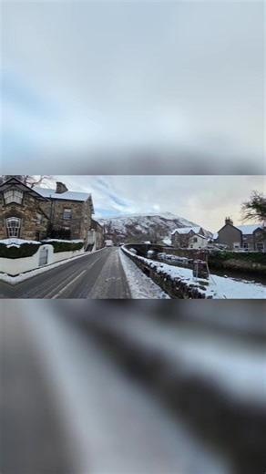Beddgelert, National Trust Aberglaslyn or we know it as the Wales river walk. Visiting this walk for over 20 years. 1st time in the snow ❄️❄️❄️🏴󠁧󠁢󠁷󠁬󠁳󠁿🏴󠁧󠁢󠁷󠁬󠁳󠁿🏴󠁧󠁢󠁷󠁬󠁳󠁿🏔🏔🏔 #beddgelert #beddgelertsnowdonia #riverwalk #Snowdonia #snow
