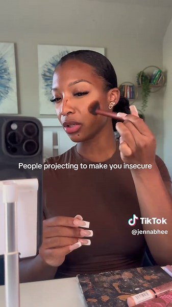 I hate it took me so long to realize this, but don’t let people mistake your body shape as inappropriate ❤️ #fyp #foryou #datingadvice #blackgirlmakeup #makeuptutorials #naturalmakeup #makeuproutine #jennabhee #houstoninfluencer