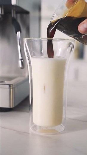 😎 Disfruta un delicioso Latte Frío con la CAFETERA ESPRESSO OSTER® PERFECT BREW