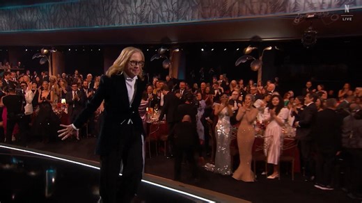 Amy Madigan does the 'Weapons run' while accepting award