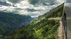 Windows 10 lock screen video wallpaper