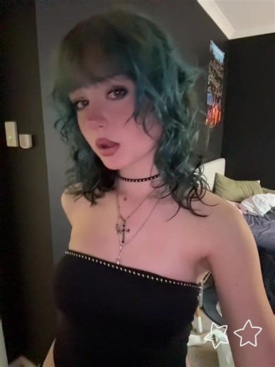 How to Style Blue Hair for a Cool Look