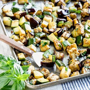 When eggplant and zucchini are in season, it’s time to bake up a batch of this Roasted Eggplant and Zucchini! It’s a simple, hands-off side dish to prepare for any night of the week and it takes less than 30 minutes! Full Recipe Here: https://www.healthyseasonalrecipes.com/roasted-eggplant-and-zucchini/ | Healthy Seasonal Recipes