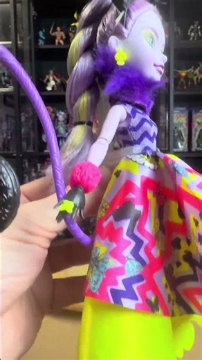 A closer look at “Way Too Wonderland” Kitty Cheshire from Ever After High.