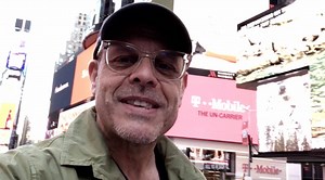 Eat Your Science is coming to Broadway this November and I'm bringing a distinctly Thanksgiving flavor to the show. Tickets here: bit.ly/EYSBroadwayTkts. | Alton Brown