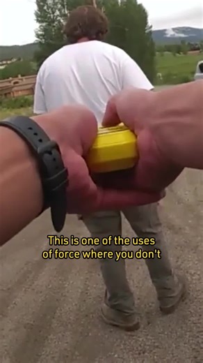 The safest move is often creating space. Distance reduces risk, slows escalation, and gives officers control before force is required. 👉 Learn how distance changes the outcome: https://vist.ly/4khda #NonLethal #TacticalDecisionMaking #OfficerReadiness #PublicSafety