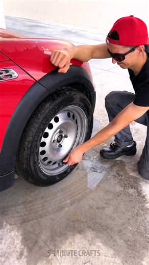 Water inside? | 5-Minute Crafts Play