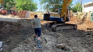 556K views · 8.2K shares | Emisiunea: DaSuntRomân... Tăt pintru Valea!!! Ecovzor Construct Imobil | Emilian Cretu - Da Sunt Român | Facebook