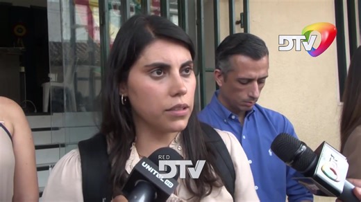 Intervención sorpresa en el INRA cruceño destapa “filas y filas” de denuncias por avasallamientos La viceministra de Autonomías, Andrea Barrientos, encabezó este jueves una intervención inesperada en las oficinas del INRA de Santa Cruz, donde afirmó haber encontrado una gran cantidad de documentos que apuntan a posibles irregularidades. “Tenemos filas y filas de documentos que denuncian irregularidades, estamos haciendo la investigación correspondiente”, declaró, al señalar que las denuncias inc