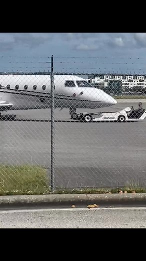 Taxing a privet jet seems like a cool job #plane #privatejet #airport #wow #cool #airplane #cooljob | Bobby Harger Jr.