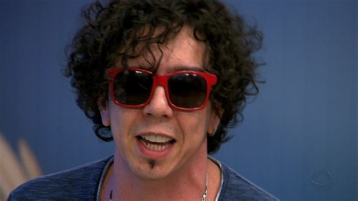 Ex-vocalista do grupo Sambô segue carreira solo