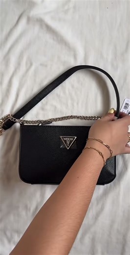 Don't miss out on the Guess Gemma Mini Shoulder Bag Pre-Order yours now and add a trendy touch to your wardrobe! 🖤 $27,000 Dm/ 📱 WhatsApp: 667-2905 For More Info #fypage