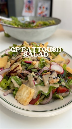 🥗 fattoush salad 🥗 this is one of my favourite salads of all time and it’s even better when you can make it gluten free too (and vegan). This GF pita is surprisingly easy and the taste was unreal. I’d never had good GF bread before and this really was superb. @milliesharersfood Fattoush - 1 Cucumber - Radish - 1 Red onion - Romaine lettuce - Cherry tomatoes - Mint - Parsley - Alpro Greek yoghurt - Gf flour - Extra virgin olive oil - Lemon - Pomegranate molasses - Sumac - Garlic powder 1. Mix 7