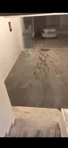 🇱🇧🇮🇱 | Un ataque aéreo de Israel alcanzó la parte alta de un edificio…